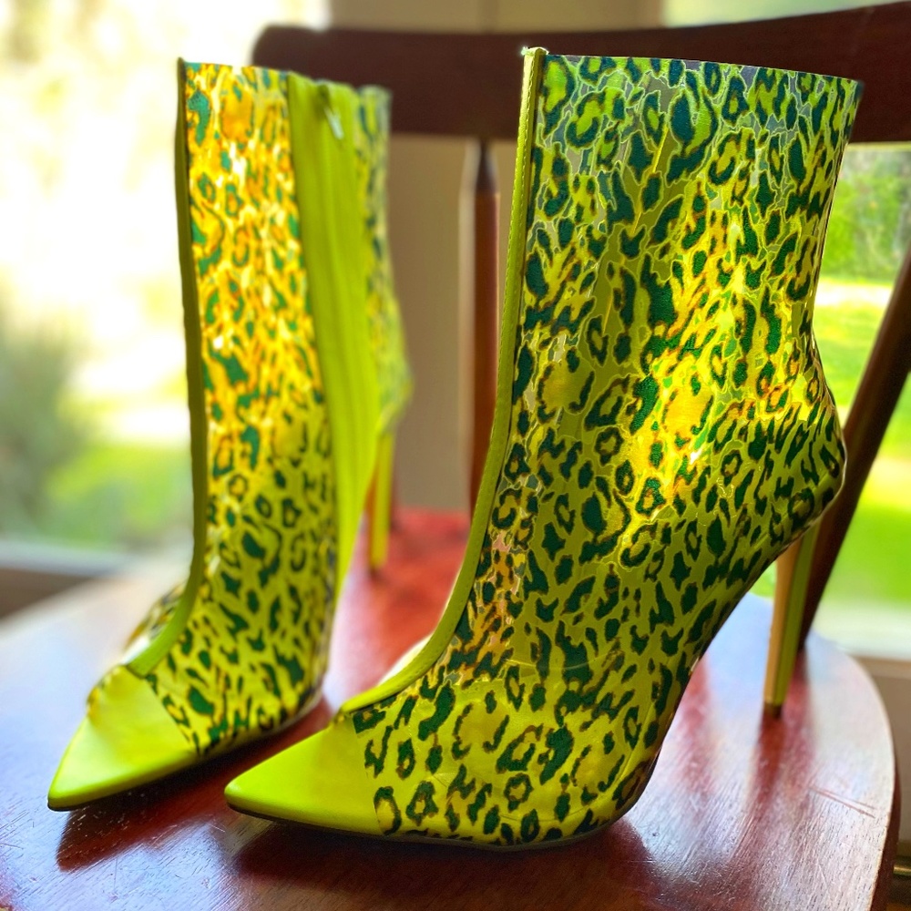 NWT Miss L by Liliana Heeled Booties - Black/Brown/Yellow